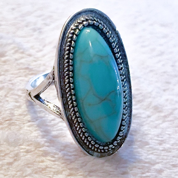 Jewelry - 🌹Turquoise Silver Oval Ring size 9